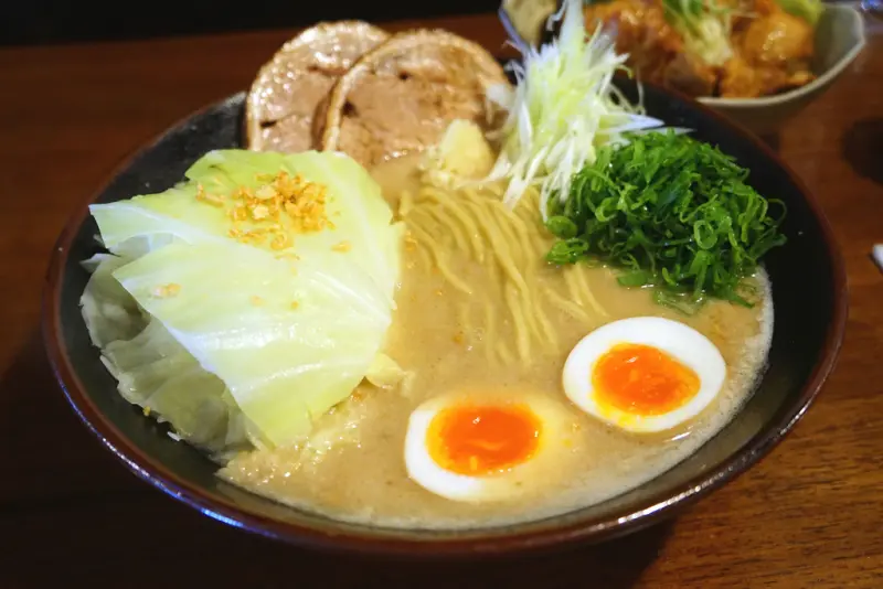 蒜味超濃郁的好吃拉麵 炸雞也不錯哦-Okaeriお帰り吃碗拉麵吧@捷運忠孝敦化站@捷運國父紀念館站@東區