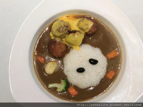 元寶園堡咖哩飯、抹茶漂浮- 在炙熱的咖哩與回甘的抹茶當中連結出客人們莫名的歸屬感