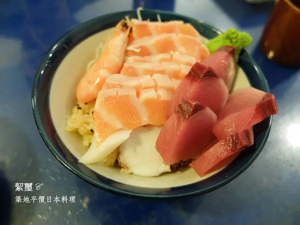 台北 x 六張犁．築地平價日本料理．超高 CP 值生魚片飯(六片生魚片+一隻白蝦+兩片章魚腳)就一百元．台北市哪裡找?