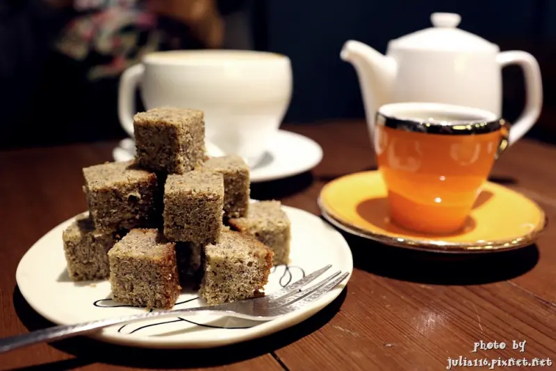 【聞山咖啡永春有貓店】信義區。30年經典品牌！虹吸咖啡x貓咪x手作甜點♥♥（捷運永春站／忠孝東路五段）