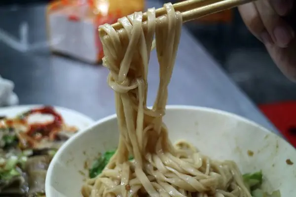 高雄鼓山區=<食>豐克牛肉麵~內惟人的獨家記憶＊只有在地人才知道的好食麻醬麵店=