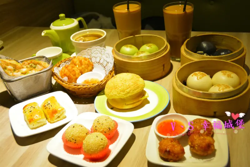 【板橋美食】板橋愛買 貍小籠港式點心 ~ 可愛的小黑芝麻包、小綠抹茶包正呼喚你，平價的港式點心，你一定不能錯過。。。。