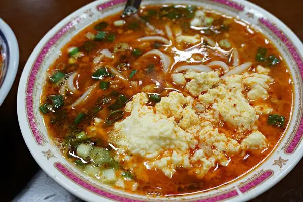 【大鬍子米干】辣油蛋花黃配紅頗搶鏡