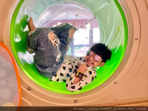 FAMMIX 4G 兒童定位智能手錶 送給孩子的最佳禮物 智能手錶  多重定位隨時與父母保持聯繫  讓FAMMIX 守護我們一起成長