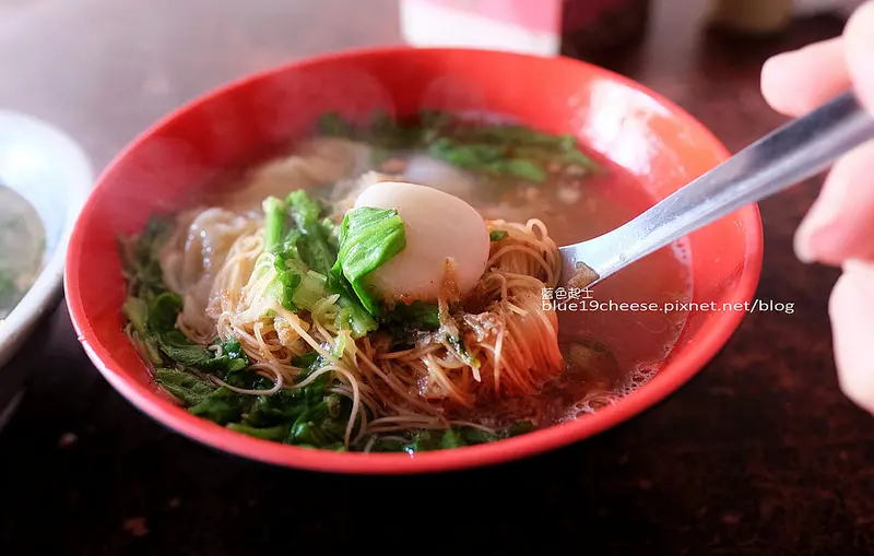 【台中沙鹿】肉圓仔湯餛飩湯-海線美味小吃推薦.沙鹿在地小吃.加蛋加辣吃看看.沙鹿巨業總站和沙鹿三角公園斜對面.真珠美容院隔壁