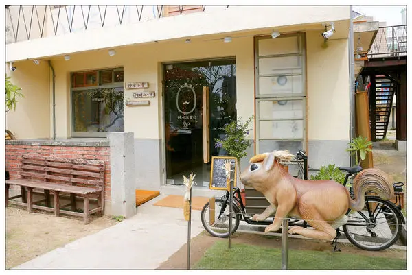 台中西區審計新村))艸水木堂 #旋轉木馬主題、外帶餐點、飲料