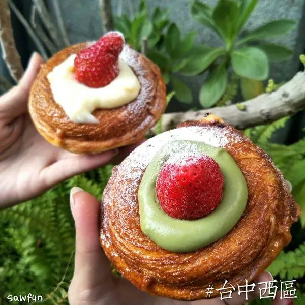 遇fun胃_艸水木堂||台中西區美食||審計新村||新品丹麥甜甜圈 跟上最新潮流髒髒系列不能錯過 草莓卡士達最完美的組合吃起來酥酥脆脆 還有抹茶控的草莓抹茶