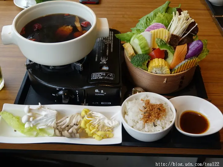 【中壢。美食】素食也有南洋風？熱浪島南洋蔬食茶堂以特殊的南洋料理成功廣推素食。