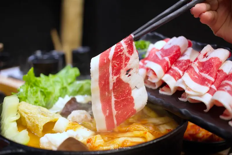 「嘉義西區火鍋」小旬湯- 樂農·鑄鐵鍋-美味湯底多重選擇-嘉義市火車站好吃火鍋，嘉義推薦美食。嘉義好吃火鍋。