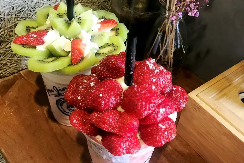 捧花系果昔，彰化果家水果奶昔大爆炸。 - 微笑Joe幸運