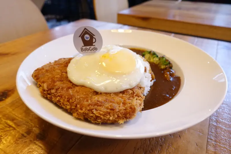 【咖啡簡餐】Boogoo Cafe布咕咖啡，超人氣好吃咖哩飯早午餐珍珠奶茶，近松山區小巨蛋、南京復興捷運、微風南京百貨