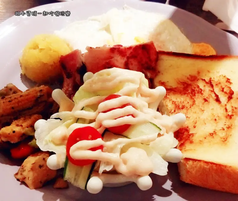 【永和美食記】一起吃早午餐 eat together 在地人強推的精緻小店 環境舒服到讓人不想走 鄰近育才小學 永福橋頭