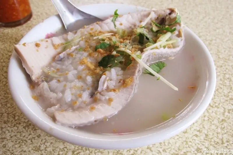 【台南】南區 ★ 新興路無名虱目魚粥 - 鮮少觀光客的鹹粥老店，湯鮮味美古早味