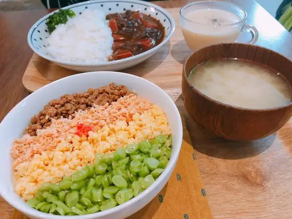 捷運忠孝復興站✿Kitchen island 中島✿中島廚房形式的溫馨空間~ 樸實美味的鮭魚四色飯 !