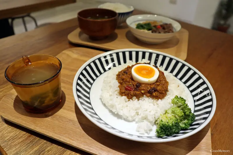 [台北]Kitchen Island 中島-喧鬧東區裡的寧靜食堂