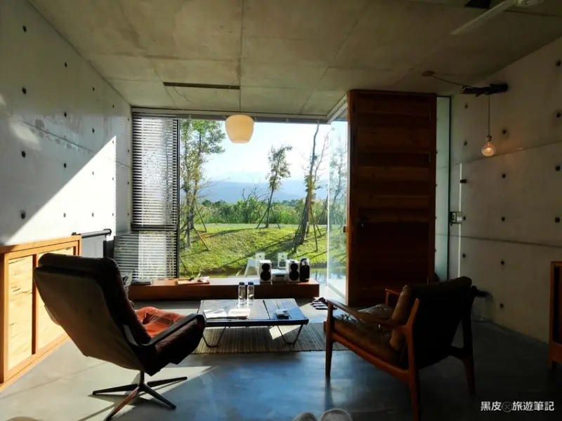 宜蘭。冬山住宿│呆宅-住所 . 清水模典雅靜謐空間 . 景觀浪漫房型 . 我們一起來發呆吧