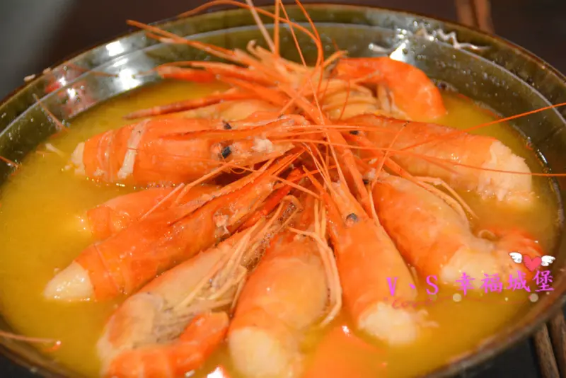 【桃園市美食】活跳跳活蝦餐廳 ~ 每日直送泰國紅頭母蝦，眾多活蝦料理任你挑，海鮮餐廳內還有遊戲區及電子飛鏢機，讓你吃美食還可以放鬆一下