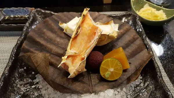 高雄食記【廣澤 鮓 日本料理】秋冬限定套餐，一次吃到日本三大名蟹（毛蟹、鱈場蟹、松葉蟹）本日的意外超驚豔是超級好吃的日本晴王葡萄～～～