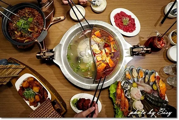川老爺麻辣鍋~超炫諸葛蘿蔔糕！超澎湃海鮮總匯拼盤！溫體牛、經典川菜買一送一
