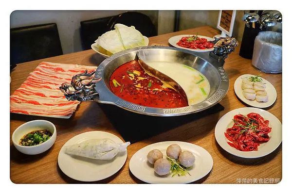 【台北美食】川老爺麻辣鍋 ~ 火鍋店也吃的到熱炒/溫體牛買一送一❤️內湖新開火鍋 - 捷運葫洲站