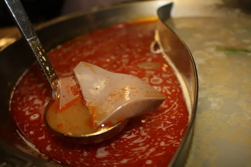 【內湖美食】川老爺麻辣火鍋- 道地川味麻辣鍋,白飯/鴨血吃到飽,麻辣漬牛/奶蓋飲品買一送一