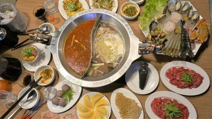 【台北內湖 美食】川老爺麻辣鍋，好吃湯底火鍋料!!熱炒加值/溫體牛買一送一/螃蟹豪華海鮮拼盤/現正限時升級優惠中呀!!/捷運葫洲站