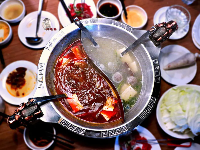【內湖區／葫州站】川老爺麻辣鍋- 鴛鴦火鍋配熱炒？！現涮美味溫體牛