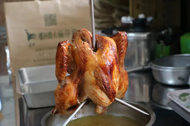 高雄 左營。鄉村農夫桶仔雞，鹿野放山土雞 x 高雄桶仔雞 x 瑞豐夜市附近美食推薦