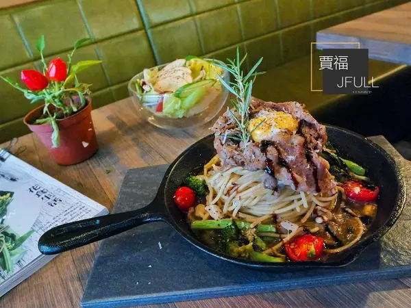 J FULL賈福廚房，靜謐午後時光來點一份義式餐點，享受綠意釋出的美好|科技大樓站|義式料理|寵物友善餐廳▲女子的休假計劃▼