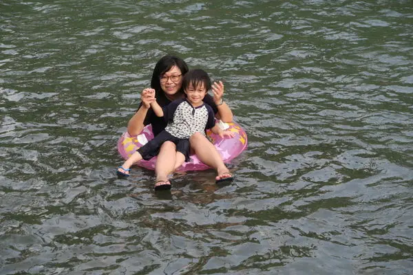 【親子野放趣 X 五溝水漂漂河】全台唯一的天然野溪漂漂河、濕透屁屁上傳來的清涼舒暢