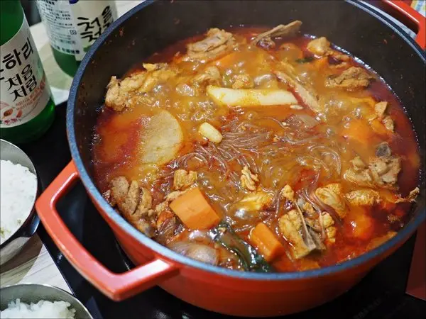 [台中] 三清洞摩西年糕鍋 逢甲夜市韓式料理推薦 新推出韓國辣燉雞湯鍋冬天圍爐來吃韓國辣鍋暖暖的        
      