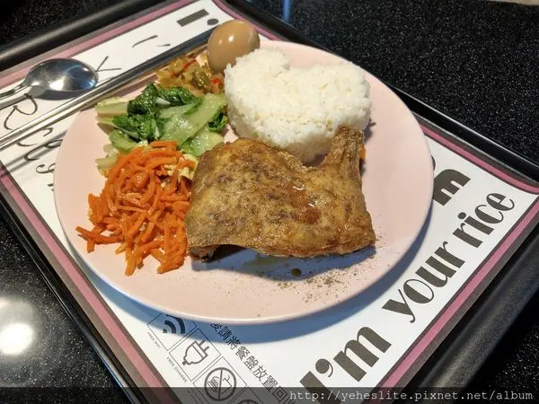 我是你的飯- 一間走出與傳統中式便當店不同氛圍，帶著時尚與新潮裝潢感的便當店