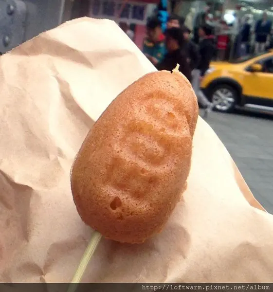 中壢火車站中平商圈|散步甜食 派頭哥雞蛋糕 台版馬卡龍是你??!! Egged shaped pancakes near by Chungli train station 