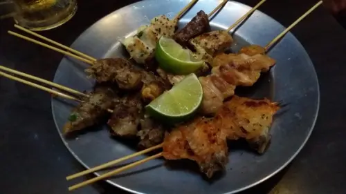 (胖樺食記)市民大道人氣店家：大眾立吞酒場。道地串燒小酌聚餐皆宜。        
      