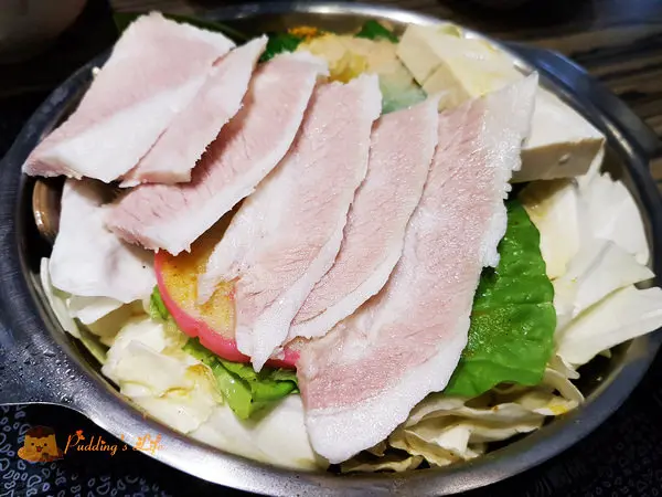 【新竹美食】巨城附近高C/P值涮涮鍋《吳媽平價小火鍋》霜淇淋DIY好刺激