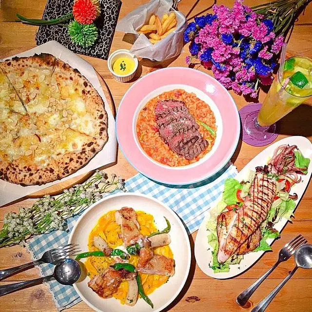 【台中義大利餐館 -默爾 pasta pizza】北屯區美食推薦║隱身在巷弄中的漂亮義式餐酒館！餐點選擇性相當豐富！披薩義大利麵燉飯開胃小點甜點飲料！環境美氣氛優～