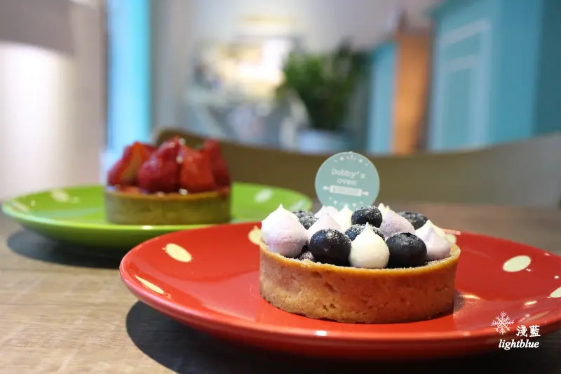 [ 小巨蛋站美食 ] 淺藍 × Dobby手工甜品～可愛薄荷綠小店的藍莓塔與苗栗高山草莓塔