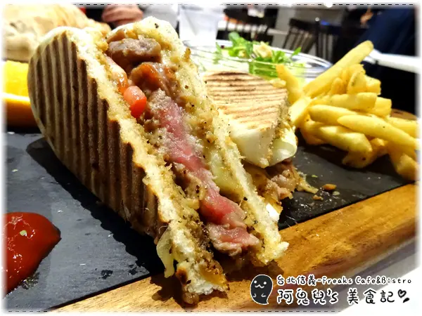 ∥台北信義∥Freaks Café & Bistro 癮客餐酒館 / 誠品信義店(愛評體驗團)．下午茶聚餐聊天好所在，讓人驚豔的超飽足義式料理＊市政府