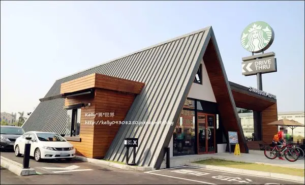 |嘉義民雄星巴克 歐式教堂建築風格 得來速服務 彷彿有如置身於國外的感覺|