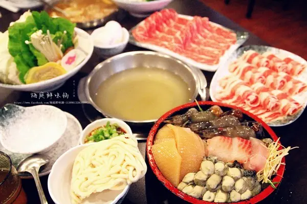 【桃園龜山區。火鍋】梅庭鮮味鍋 看似簡單普通，但是CP值超高，食材又新鮮 桃園機場捷運A8長庚醫院站