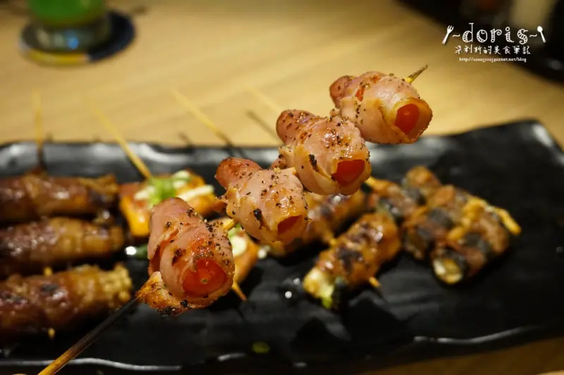 ♚食記♚台北大安 異國風香煎嫩雞沙拉  吉利滾滾綜合串燒 圓氣滿滿綜合串燒 燃燒吧！魷魚君 打火雞 雞湯 日式居酒屋 和民集團 啤酒 調酒 捷運忠孝敦化 -炭旬居酒屋