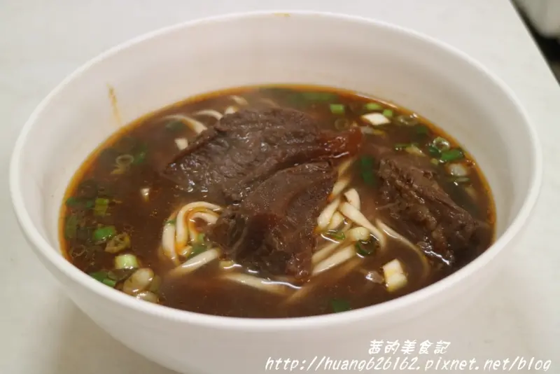 【台北信義區】使用大量蔬菜熬煮的紅燒湯頭 『家饌牛肉麵』通化街美食/捷運信義安和