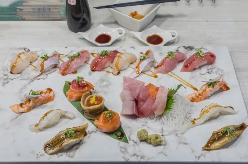 東港美食 - 漁郎生魚片 x 華僑市場美食 | 東港必吃雙糕潤