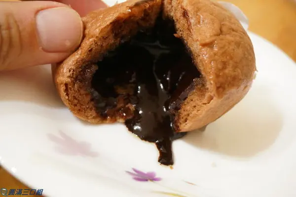 【宅配美食】 嚐盛手工港式點心_叉燒包&爆漿奶黃包@蜜汁叉燒就是濃郁多汁  爆漿系列就是有戲質感