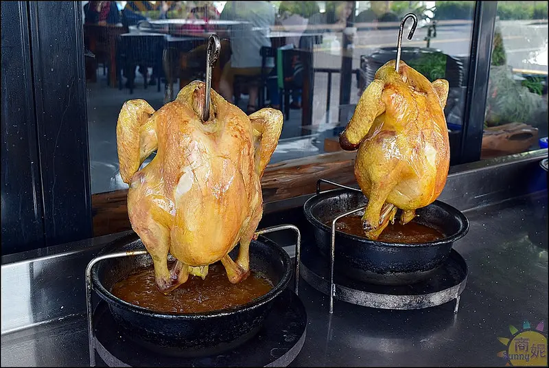 台中美食大坑必吃甕缸烤雞。法國玉米雞就是不一樣。現點現烤聚餐就愛這個味!!天下奇雞-原九號步道灶缸雞@sunny吃喝遊樂