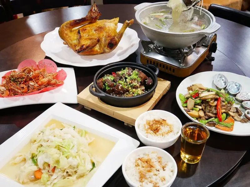 台中大坑中式餐廳，脆皮甕窯雞香噴噴出爐，超多山產海味手路菜這邊吃-天下奇雞