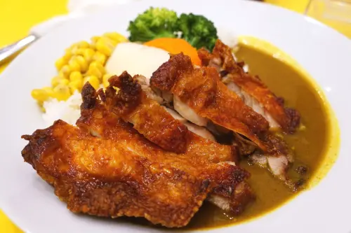 有三種咖哩口味的好吃的脆皮雞腿-瓦貓咖哩@汐止火車站@新昌路