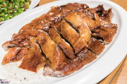 品八方燒鵝 |台中國美店--美術綠園道的特色炭火名爐燒鵝，東方爐炒料理每道佳餚，燒鵝油亮的脆皮超誘人