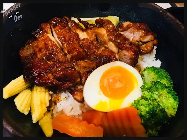 [市政府][一人餐桌]這味泰泰Rice  中規中矩的丼飯 但就是忘不掉那冰箱味
