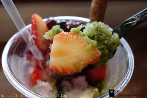 【台中。西區】三時福利社。三時茶房第三店。三時杏仁。抹茶控注意！！綠茶草莓莓果豆腐冰清涼上市。審計新村